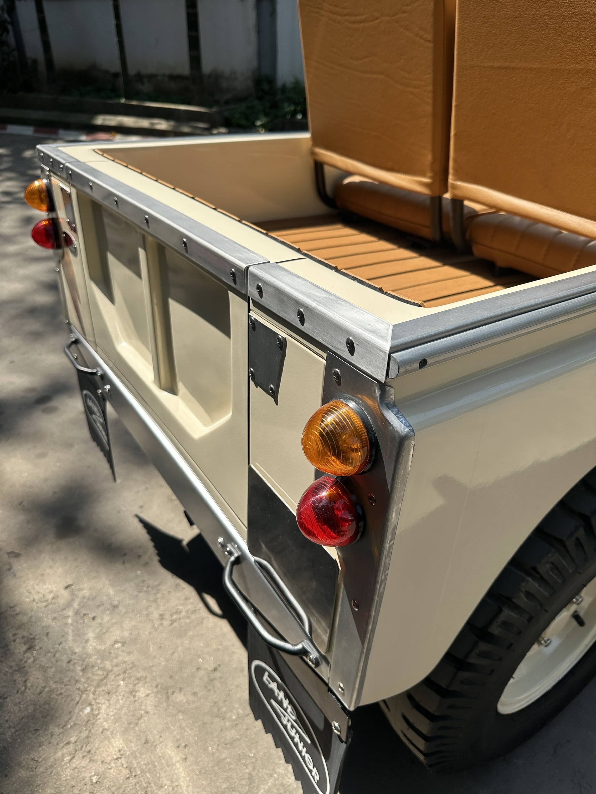 Land Junior - Image 4